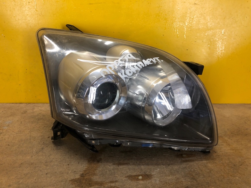 Фара правая TOYOTA AVENSIS 03-08 8113005240 Б/У