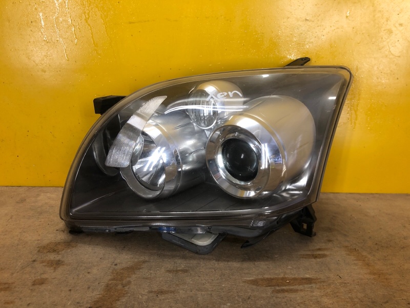 Фара левая TOYOTA AVENSIS 03-08 8117005194 Б/У