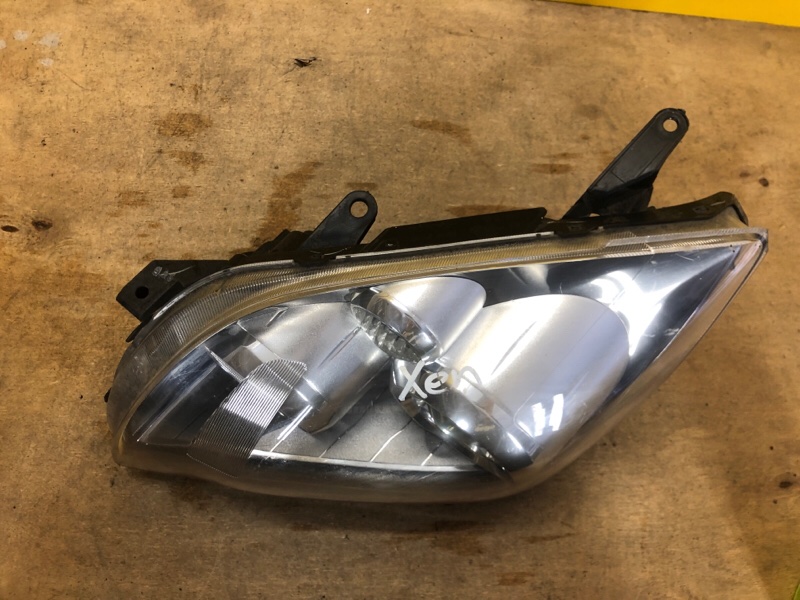 Фара левая AVENSIS 03-08