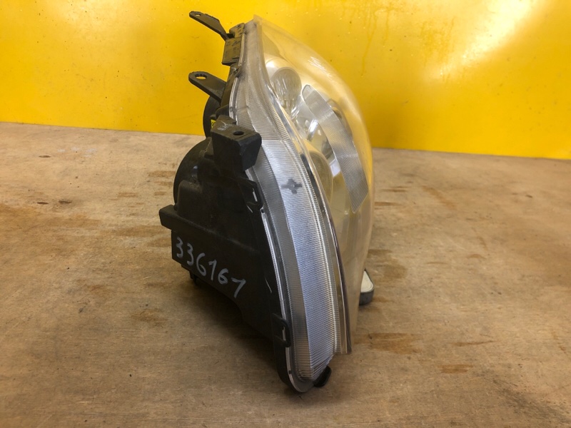 Фара левая AVENSIS 03-08