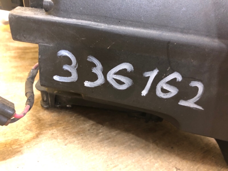 Фара левая AVENSIS 03-08