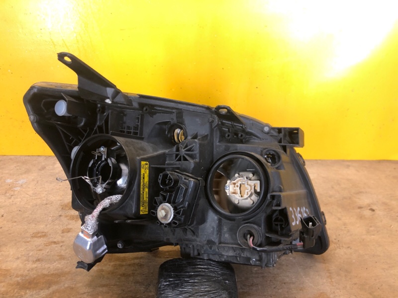 Фара левая AVENSIS 03-08