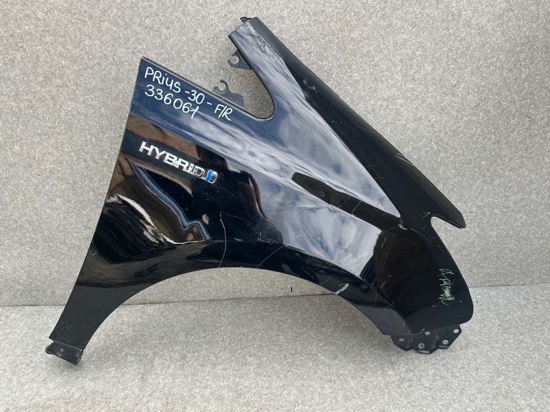 Крыло переднее правое TOYOTA PRIUS PLUS 11-14 53801-47060 Б/У