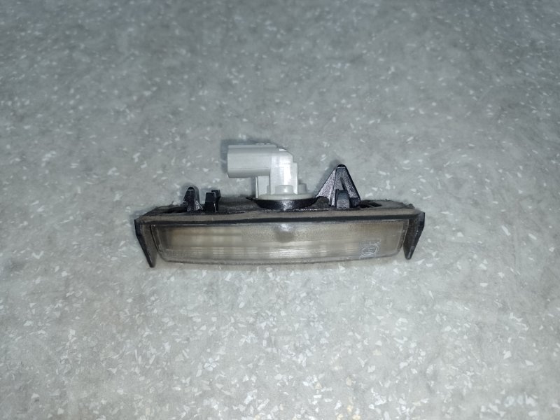 Запчасть подсветка номера TOYOTA CAMRY 30 02-06 81270-AA020 Б/У Подсветка номера TOYOTA CAMRY 30 02-06 81270-AA020 Б/У
