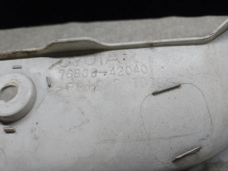 Накладка крышки багажника левая TOYOTA RAV4 05-12