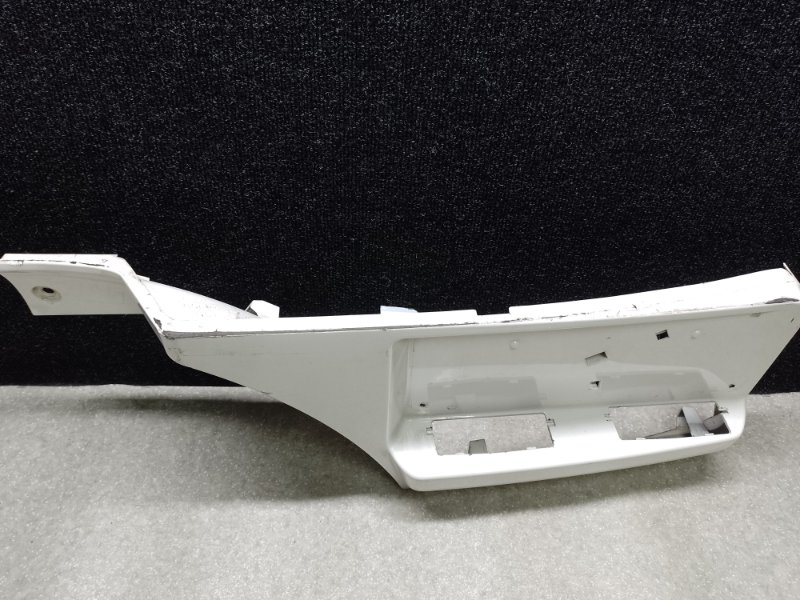 Накладка крышки багажника левая RAV4 05-12