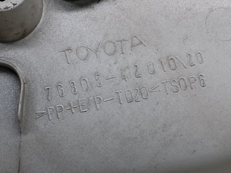 Накладка крышки багажника правая RAV4 05-12