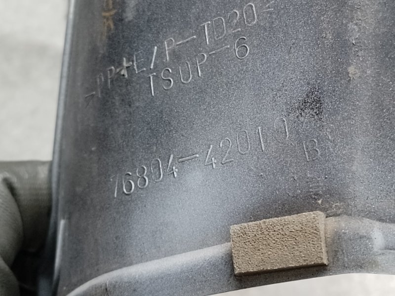 Накладка крышки багажника левая RAV4 05-12