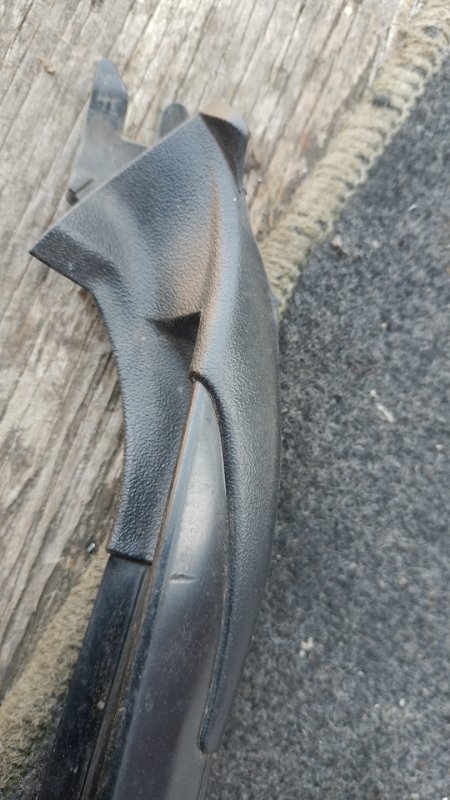 Молдинг стекла правый LX570 07-15