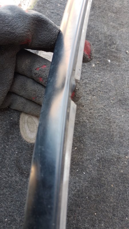 Молдинг стекла правый LX570 07-15