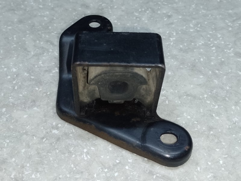 Крепление глушителя переднее NISSAN X-TRAIL T30 01-07 20651-8H300 Б/У