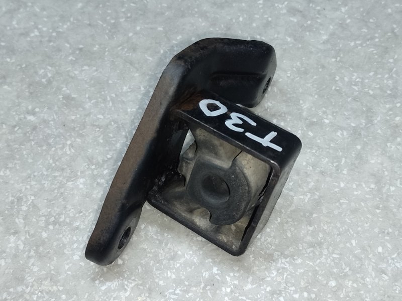 Крепление глушителя переднее X-TRAIL T30 01-07