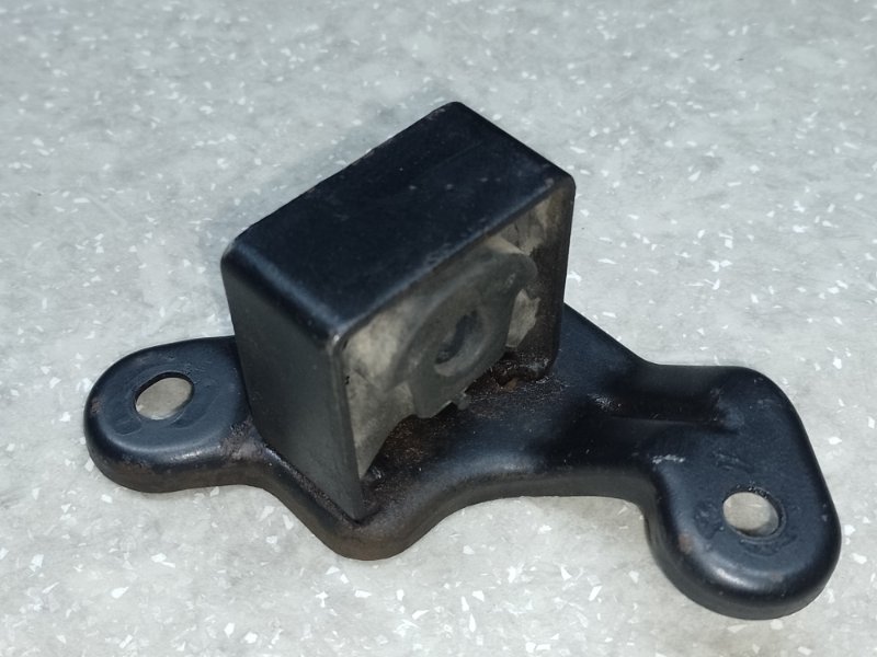 Крепление глушителя переднее NISSAN X-TRAIL T30 01-07 20651-8H300 Б/У