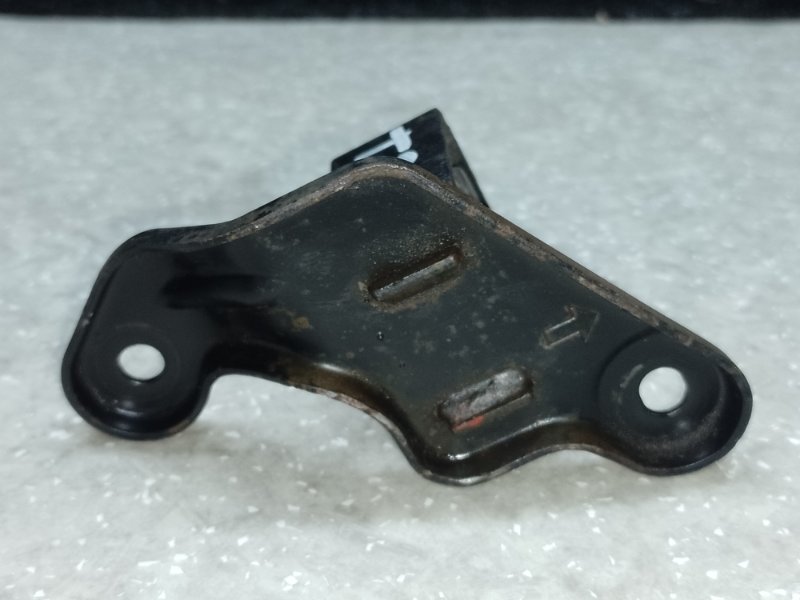 Крепление глушителя переднее X-TRAIL T30 01-07