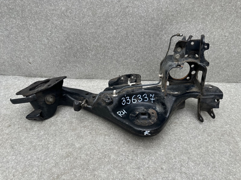 Запчасть рычаг задней подвески продольный правый NISSAN X-TRAIL/ROGUE T32 13-20 55501-4BA0A Б/У Рычаг задней подвески продольный правый NISSAN X-TRAIL/ROGUE T32 13-20 55501-4BA0A Б/У