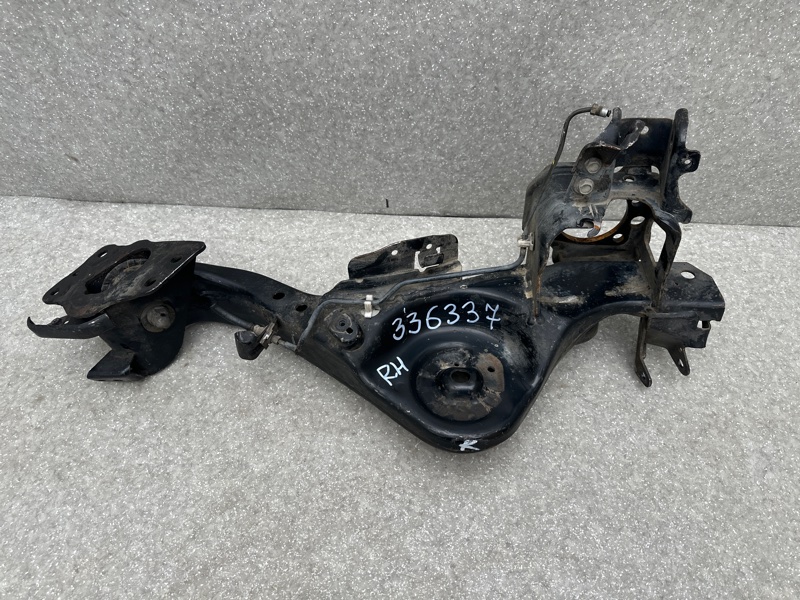 Рычаг задней подвески продольный правый X-TRAIL/ROGUE T32 13-20 Рычаг задней подвески продольный правый X-TRAIL/ROGUE T32 13-20