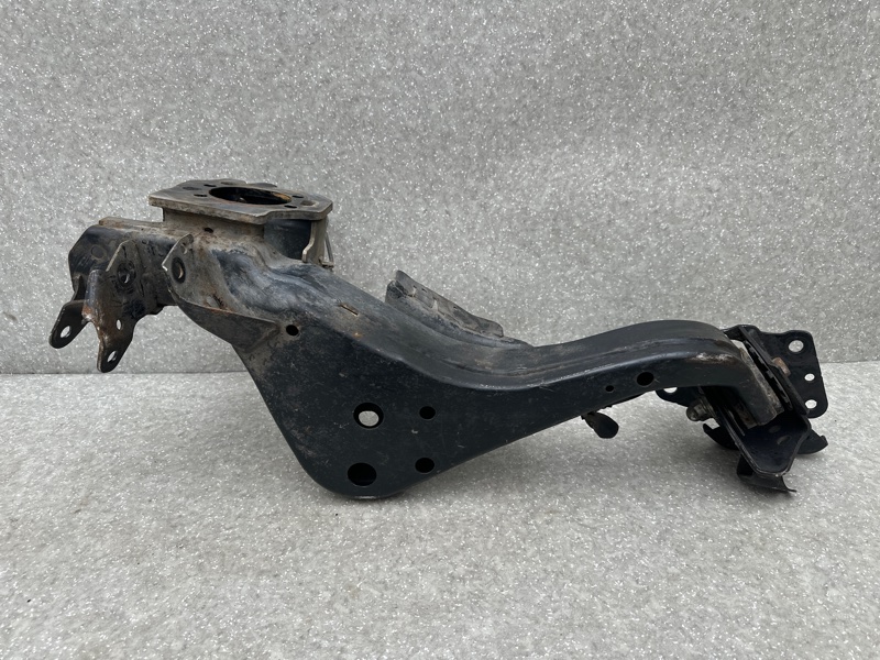 Рычаг задней подвески продольный правый X-TRAIL/ROGUE T32 13-20 Рычаг задней подвески продольный правый X-TRAIL/ROGUE T32 13-20