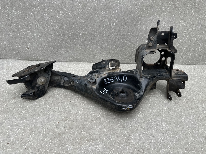 Рычаг задней подвески продольный правый NISSAN X-TRAIL/ROGUE T32 13-20 55501-4BA0A Б/У