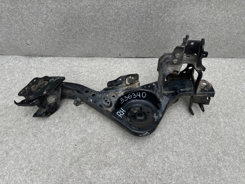 Рычаг задней подвески продольный правый X-TRAIL/ROGUE T32 13-20