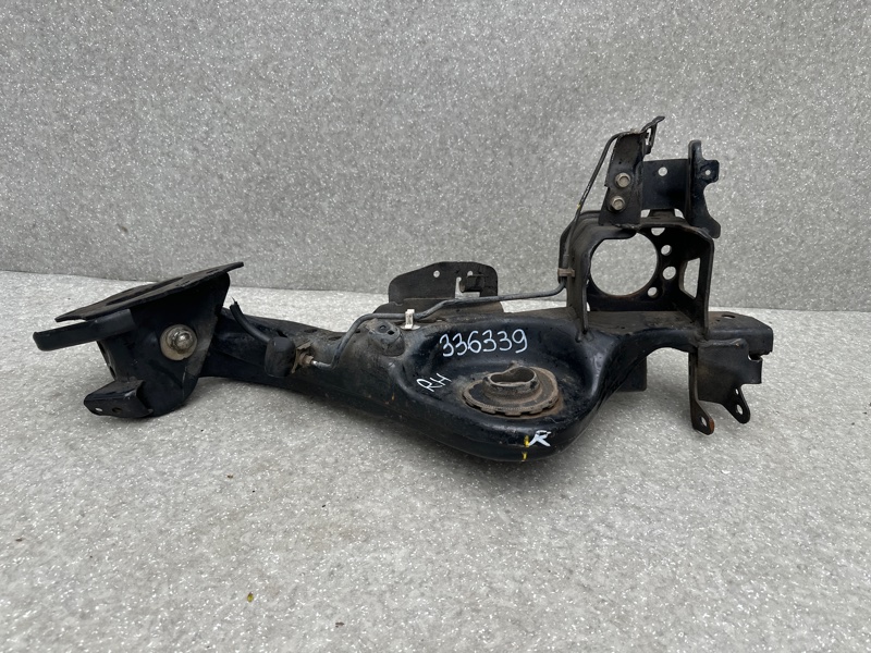 Рычаг задней подвески продольный правый NISSAN X-TRAIL/ROGUE T32 13-20 55501-4BA0A Б/У