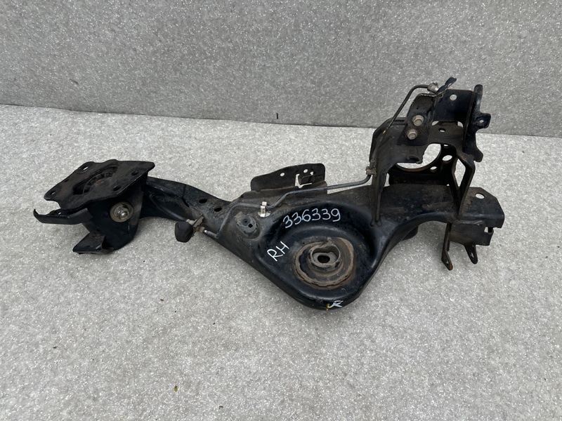 Рычаг задней подвески продольный правый X-TRAIL/ROGUE T32 13-20