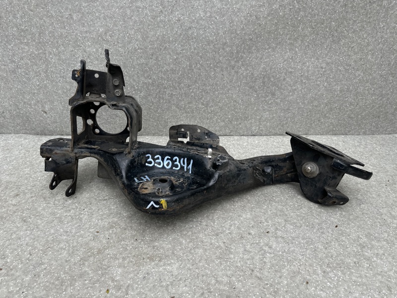 Рычаг задней подвески продольный левый NISSAN X-TRAIL/ROGUE T32 13-20 55502-4BA0A Б/У