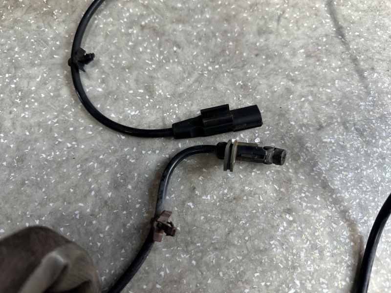 Датчик ABS задний правый NISSAN QASHQAI 07-14