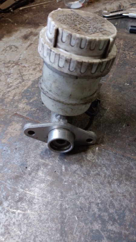 Главный тормозной цилиндр PAJERO SPORT 96-09