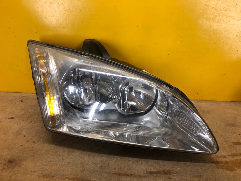 Фара правая FORD FOCUS 04-11 4M51-13W029-AC Б/У