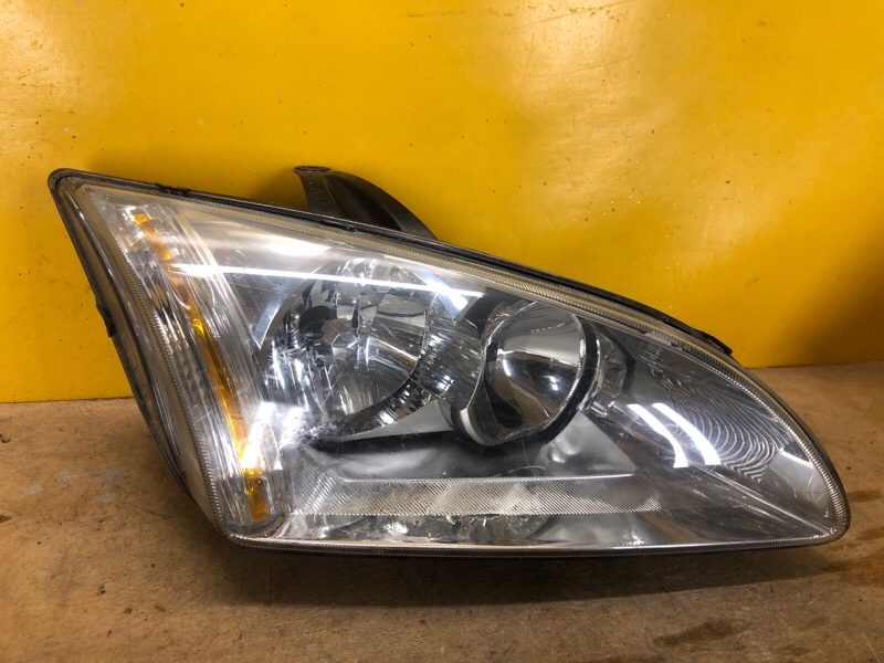 Фара правая FORD FOCUS 04-11