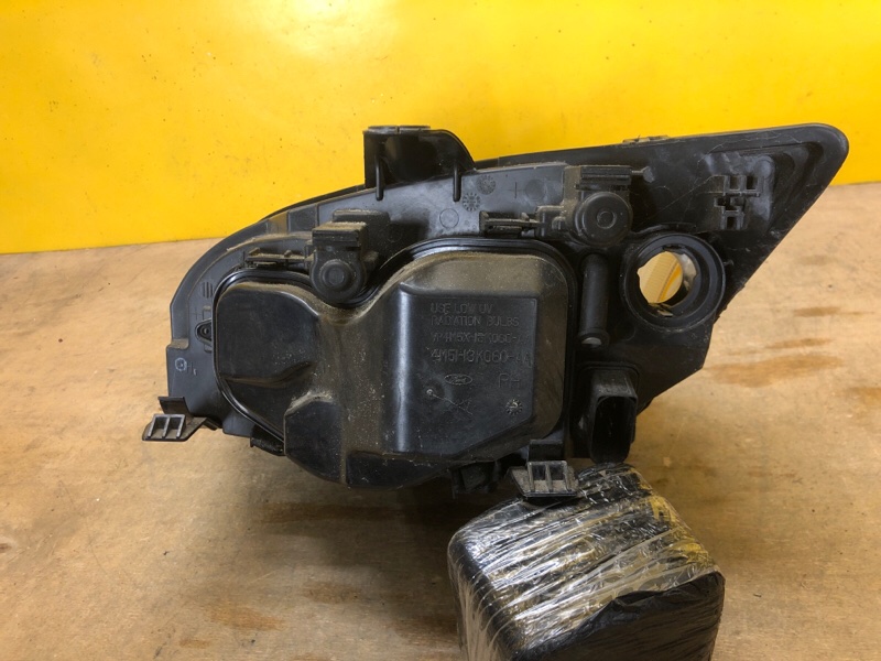 Фара правая FOCUS 04-11