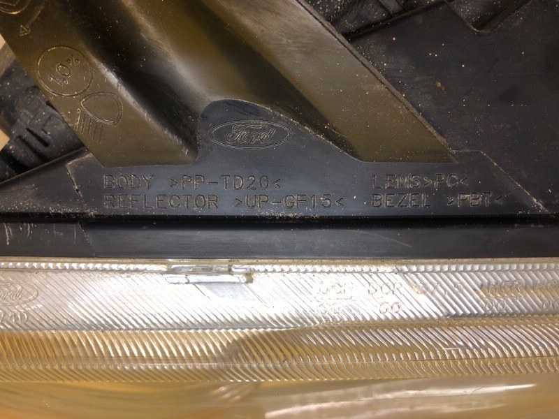 Фара правая FOCUS 04-11