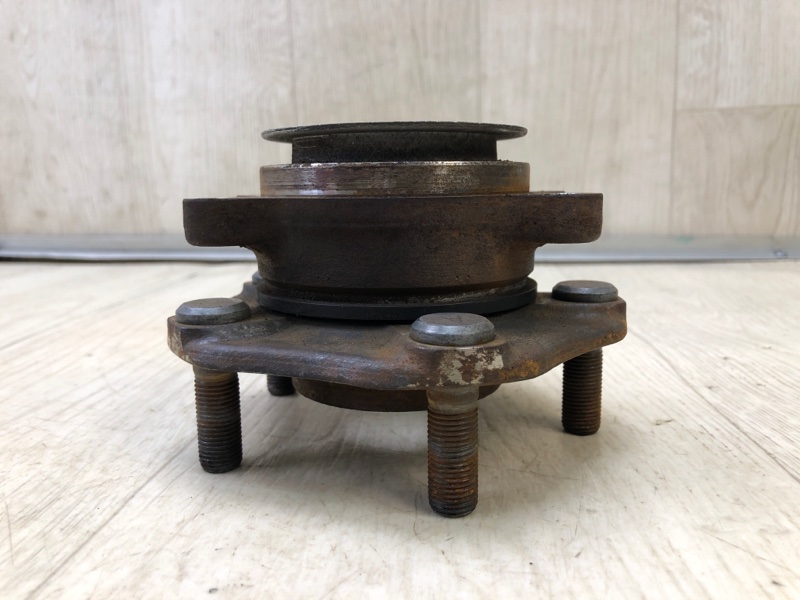 Ступица передняя SENTRA B17 12-21