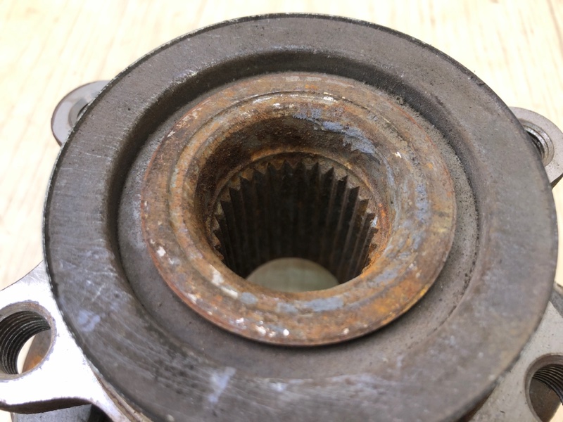 Ступица передняя SENTRA B17 12-21