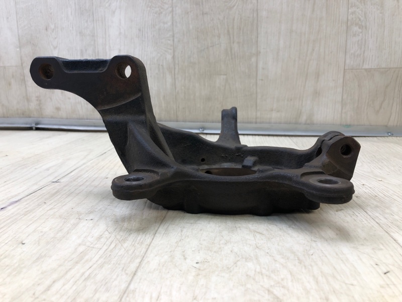 Кулак поворотный передний правый NISSAN SENTRA B17 12-21