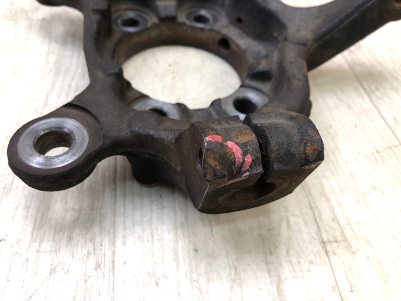 Кулак поворотный передний правый SENTRA B17 12-21