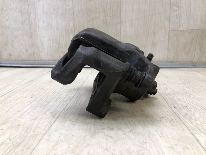 Суппорт тормозной передний правый NISSAN SENTRA B17 12-21