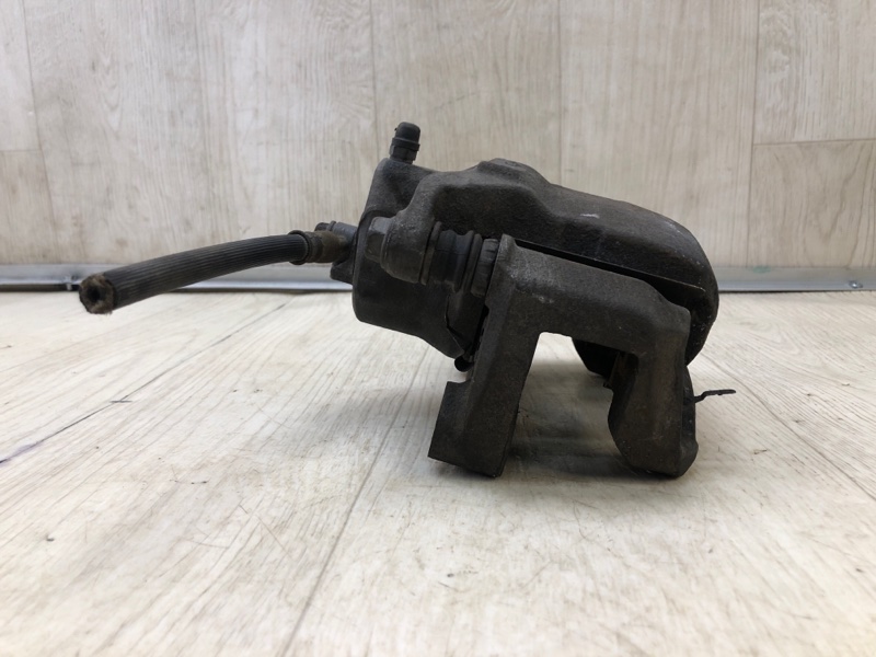 Суппорт тормозной передний правый SENTRA B17 12-21