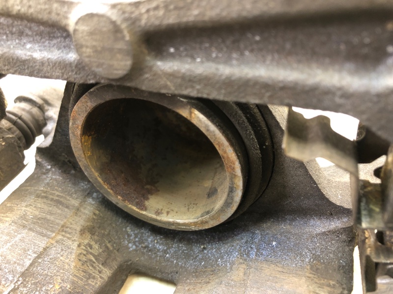 Суппорт тормозной передний правый SENTRA B17 12-21