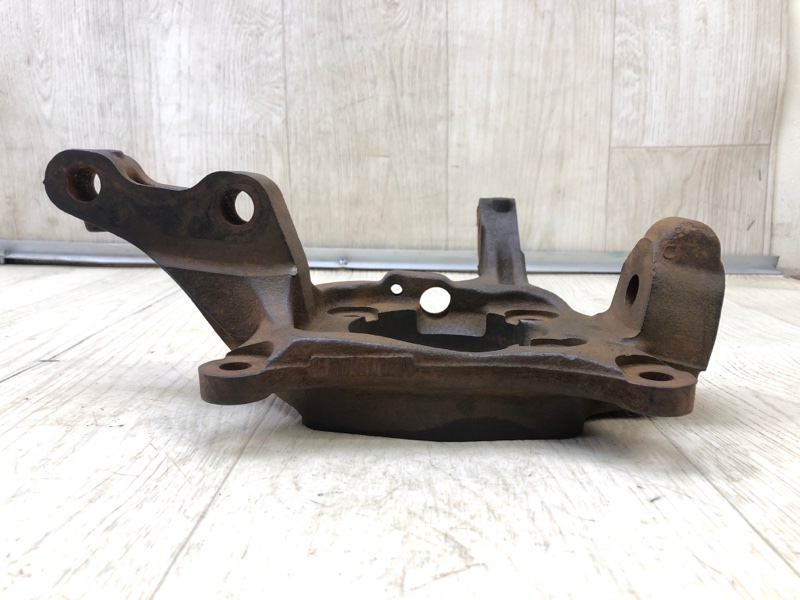 Кулак поворотный передний правый MITSUBISHI GALANT 03-12 Седан 2.4 4G69