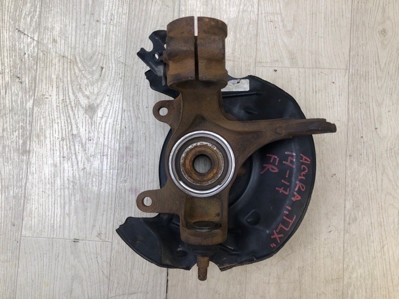 Кулак поворотный передний правый TLX 14-17