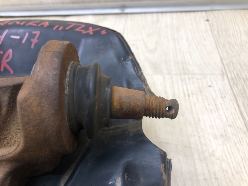 Кулак поворотный передний правый TLX 14-17