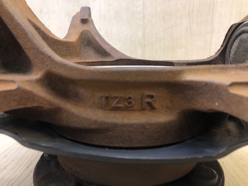 Кулак поворотный передний правый TLX 14-17