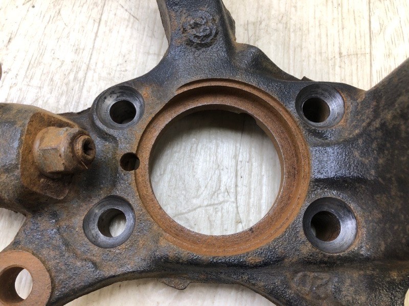 Кулак поворотный передний левый JETTA USA 10-17 2011 Седан CBTA 2.5L