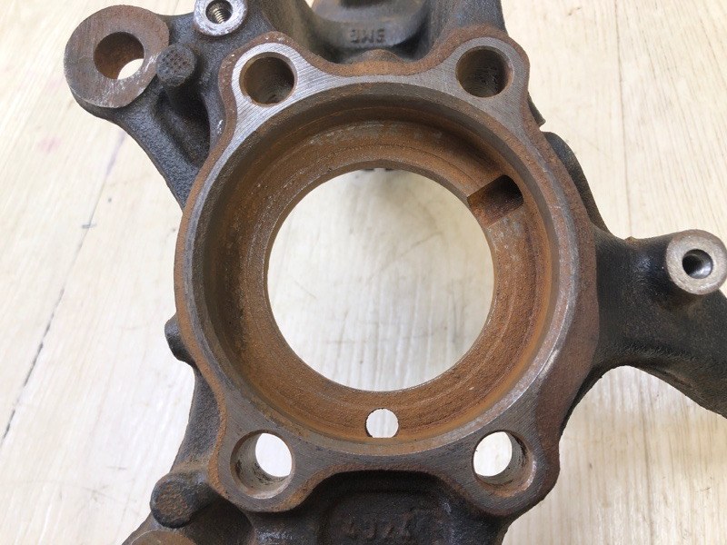 Кулак поворотный передний левый JETTA USA 10-17 2011 Седан CBTA 2.5L