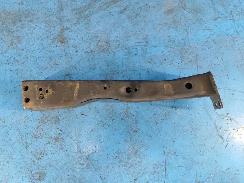 Кронштейн усилителя переднего бампера левый QASHQAI/ROGUE SPORT 14-