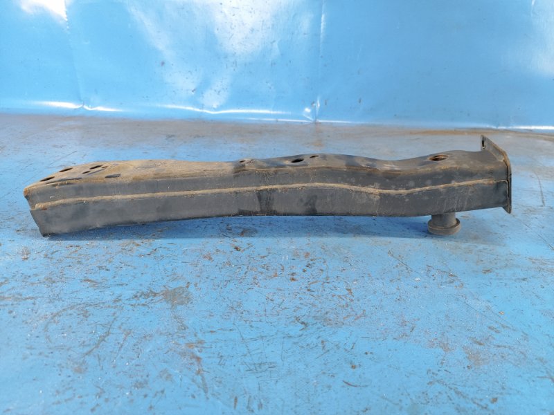 Кронштейн усилителя переднего бампера правый NISSAN QASHQAI/ROGUE SPORT 14-