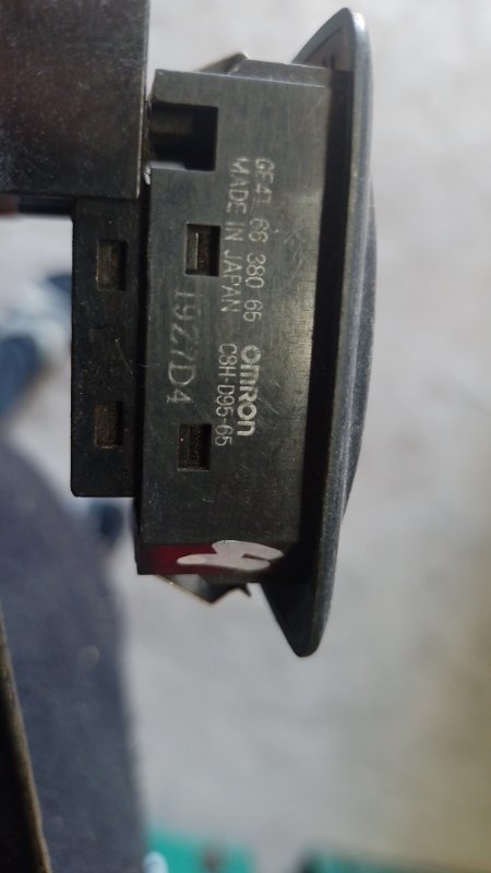 Кнопка стеклоподъемника MAZDA 626 GF 97-02 Кнопка стеклоподъемника MAZDA 626 GF 97-02