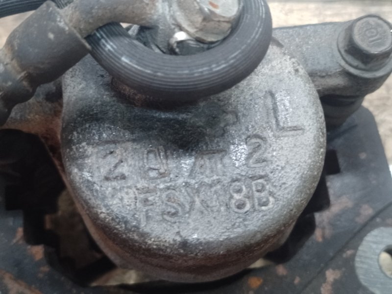 Суппорт тормозной передний левый RAV4 00-05 Суппорт тормозной передний левый RAV4 00-05