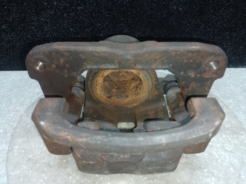 Суппорт тормозной передний правый TOYOTA RAV4 00-05